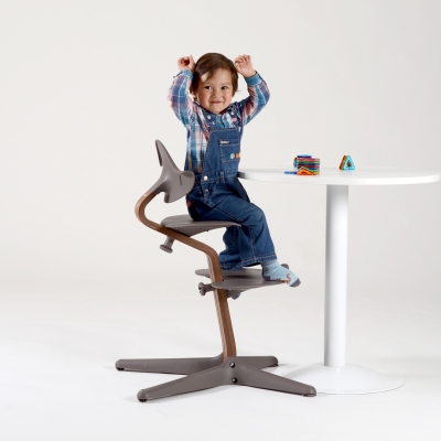 Nomi chair gray with child Nomi chair gray with child